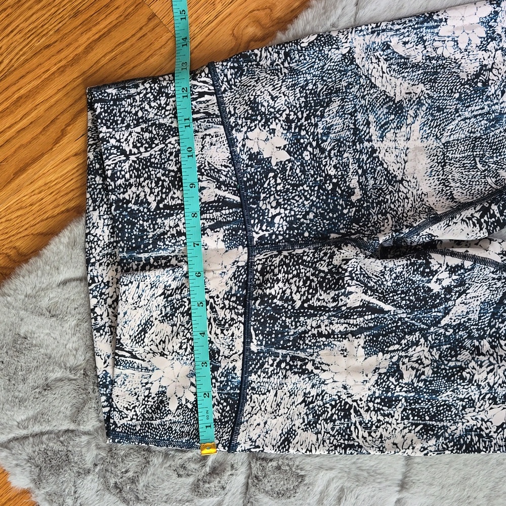 Lululemon Blue/White Athletic Leggings, Women's Size 6, Great Condition - Picture 2 of 8